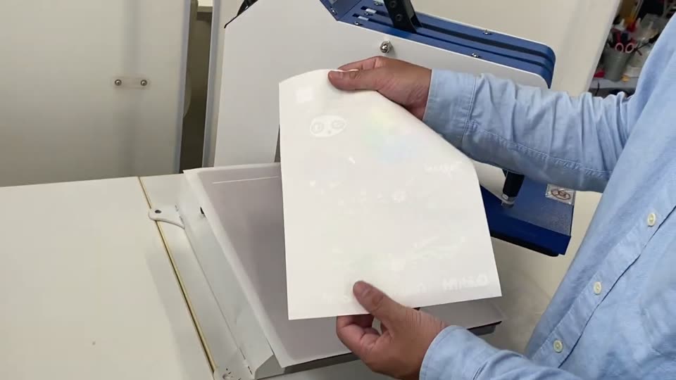 糊のシートをはがす